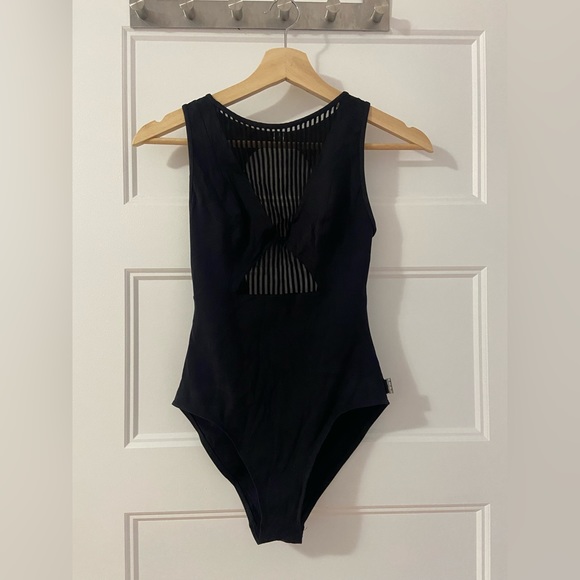 Quebec brand Shan suimsuit. Only worn once. XS. Too small for me. - Picture 3 of 5